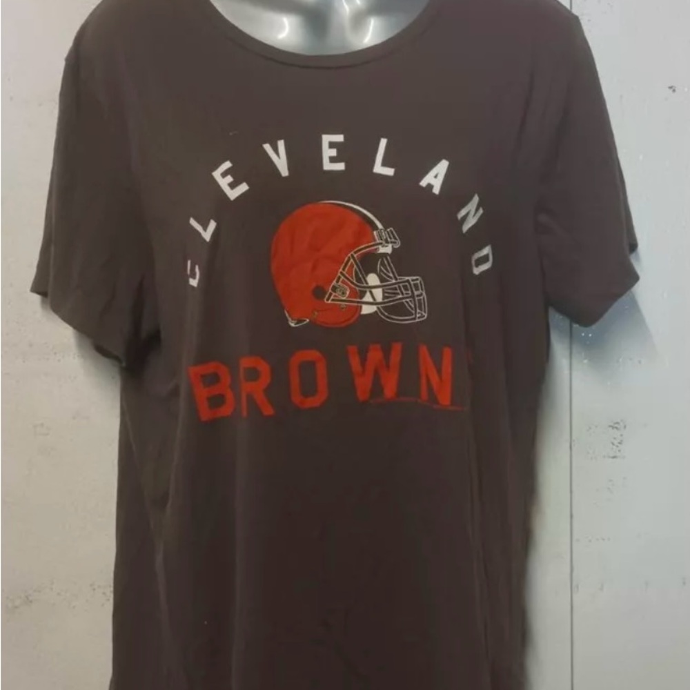 Woman’s Cleveland Browns T-shirt (T9)